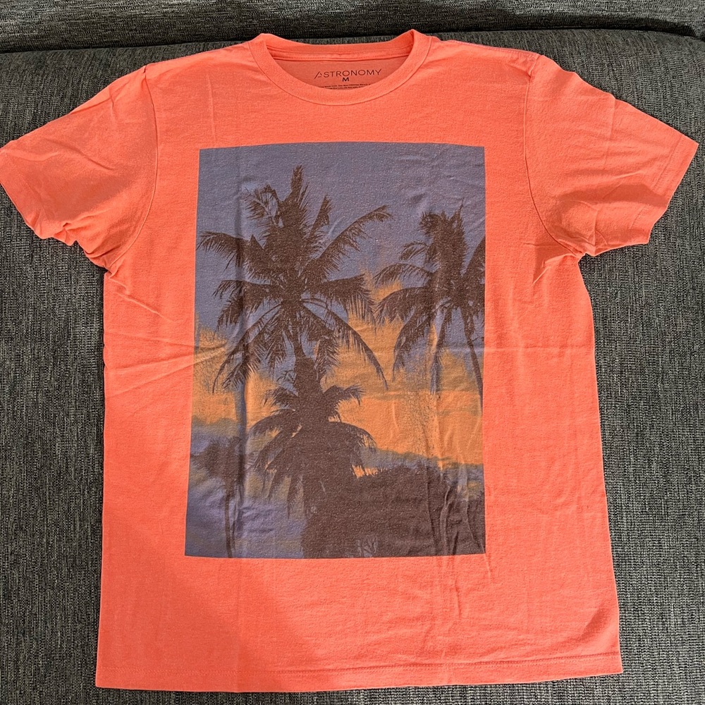 Astronomy size M t-shirt in perfect condition. Worn once!!